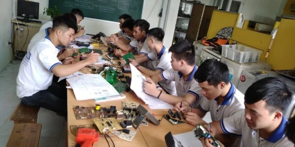 Học nghề điện lạnh có khó không, hết bao lâu?
