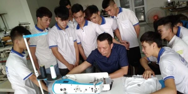 Học nghề sửa chữa máy may công nghiệp khó không?