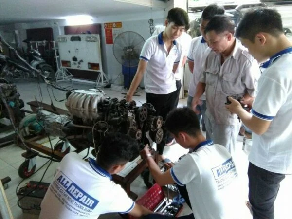 Nghề sửa chữa ô tô từ vô tình đến đam mê